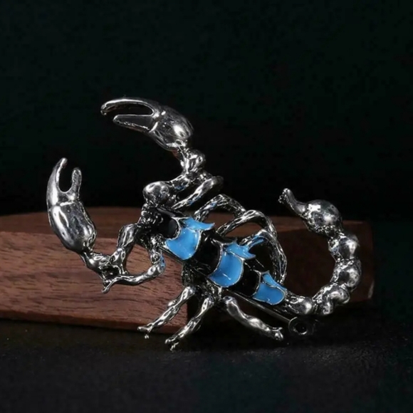 Silver plated black-and-blue scorpion  Necklace/brooch - Picture 15 of 15